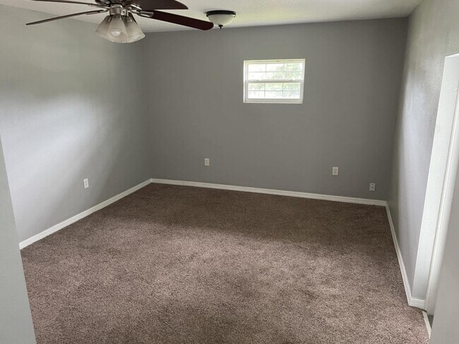 Building Photo - 8311 Millwood Dr