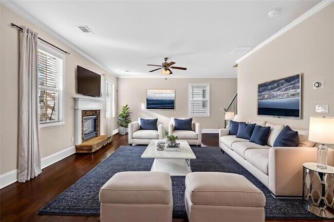 Building Photo - 2430 Fair Oaks Way