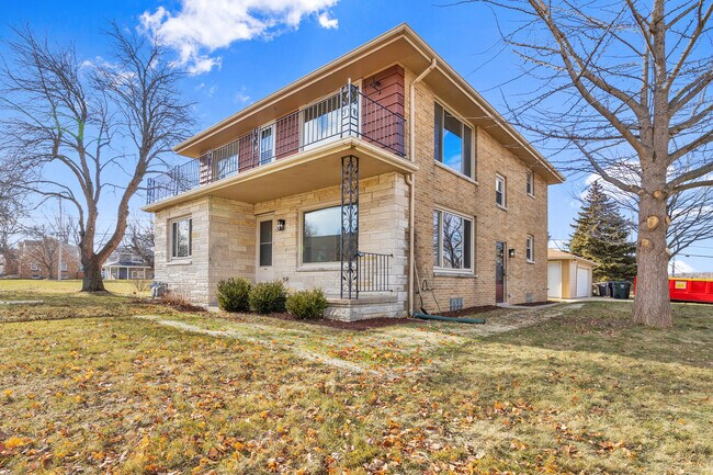 Building Photo - 4305 S Iowa Ave