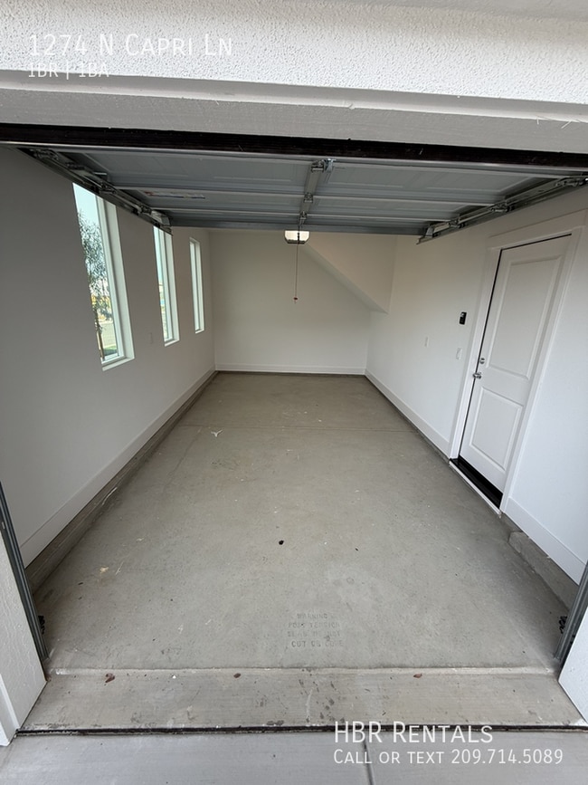 Building Photo - 1274 N Capri Ln