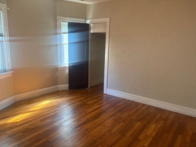 Building Photo - Waterbury1647