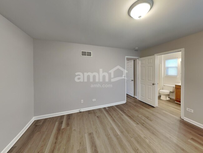 Building Photo - 2202 Henning Pl