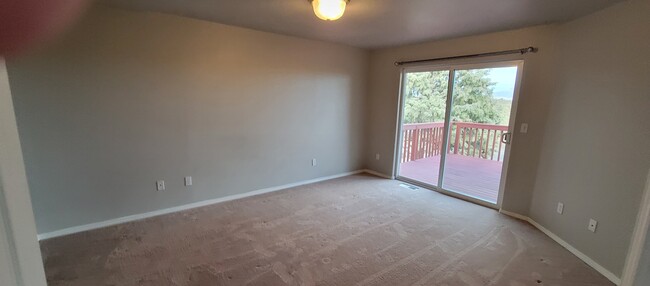 Master Bedroom w/ WIC and full bath - Beige Carpet in Bdrm - 13400 SW Cinder Dr