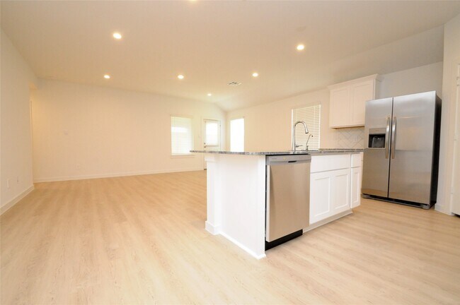 Building Photo - 1410 Island Grove Dr