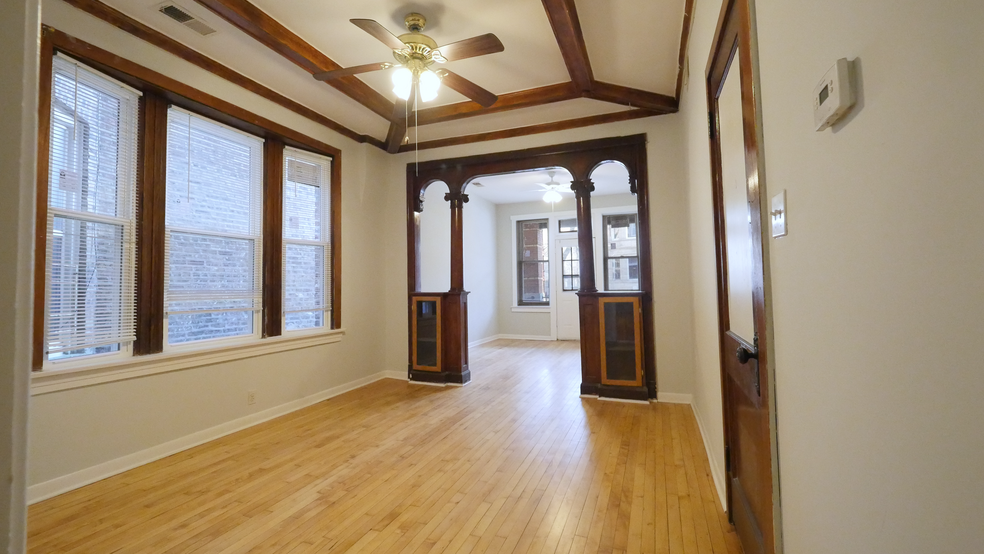 Building Photo - 1422 N Maplewood Ave