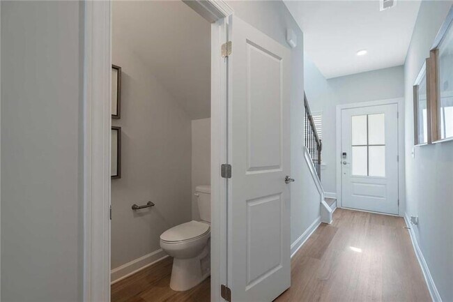 Building Photo - 622 Shallowford Rd