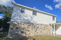 Building Photo - 406 N Denny St