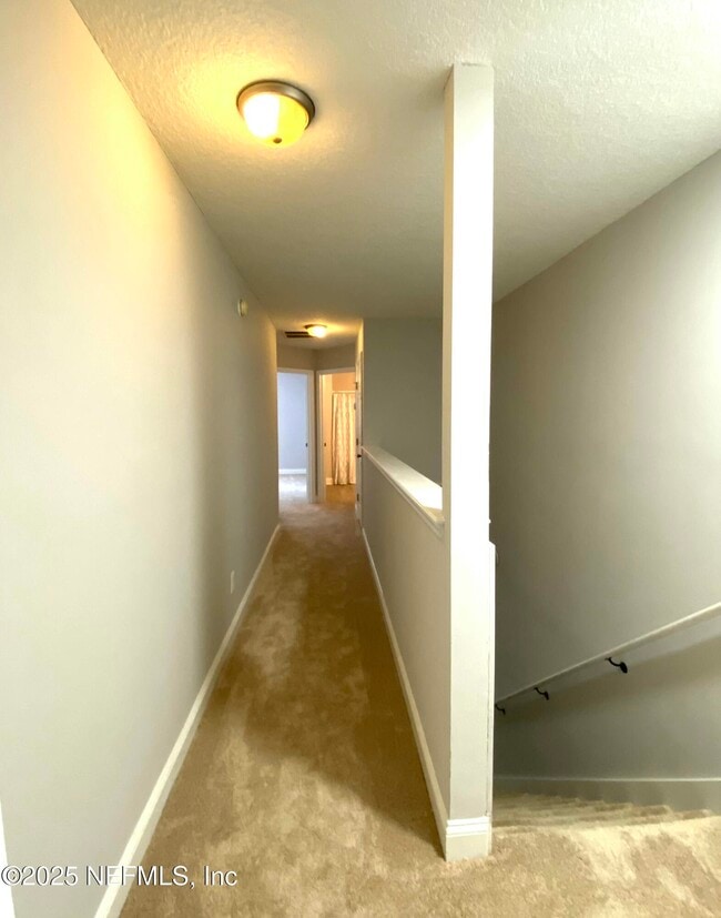 Building Photo - 86069 Pineview Dr