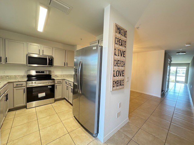 Building Photo - 9093 Gervais Cir