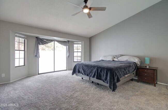 Building Photo - 372 W Larona Ln