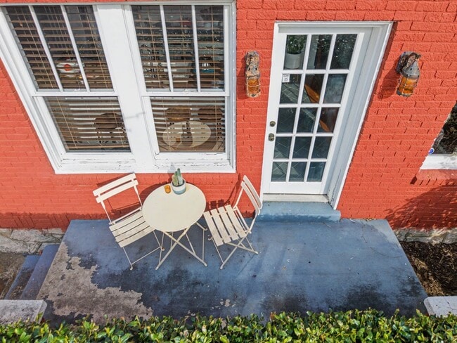 Building Photo - Rare historic East Nashville bungalow for rent; 4 Beds 3 Baths, 1,806 SqFt, fenced yard