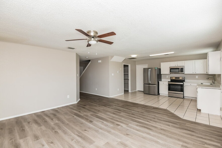 Building Photo - 1429 Blazing Star Trail