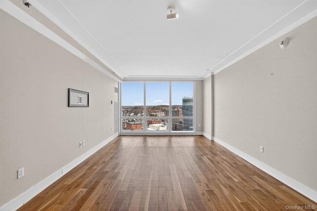 Building Photo - 5 Renaissance Square