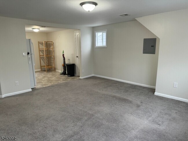 Building Photo - 42 Summit Ave