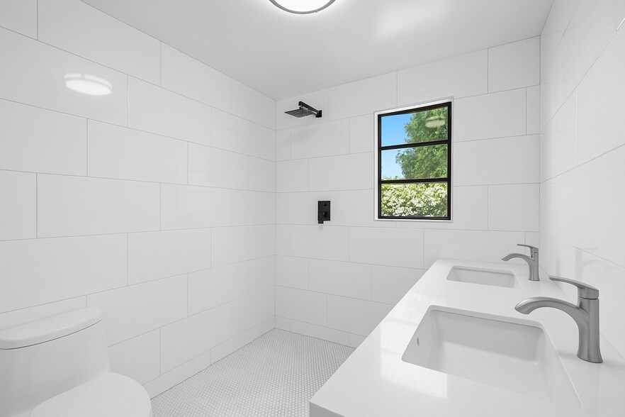 Building Photo - 213 S Gale Dr