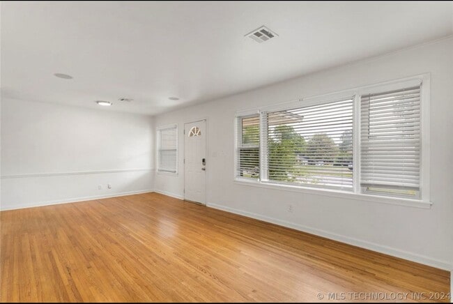 Building Photo - 3408 S Pittsburg Ave