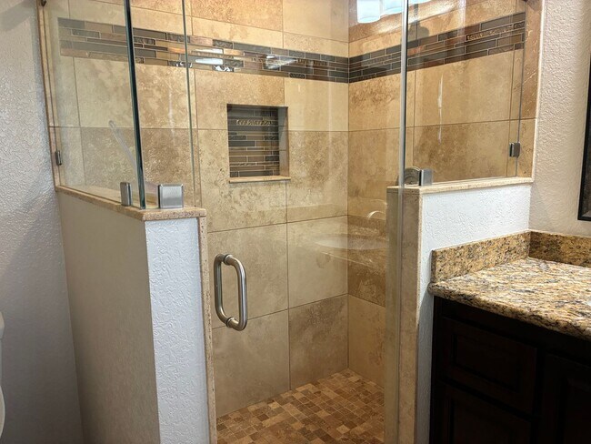 Building Photo - 3 Bedrooms with big backyard-CALL FOR OUR MOVE IN SPECIAL