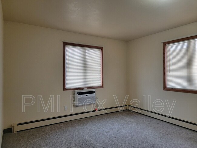 Building Photo - 104 Sycamore St