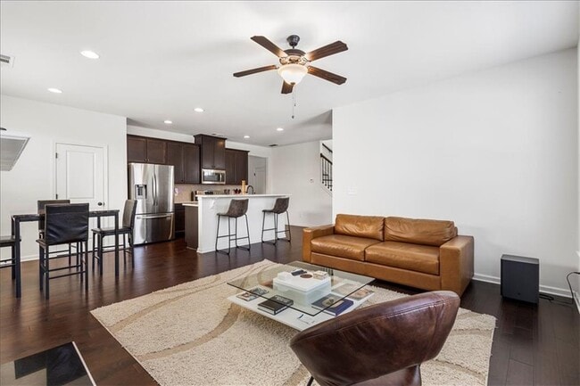 Building Photo - 869 Venture Way