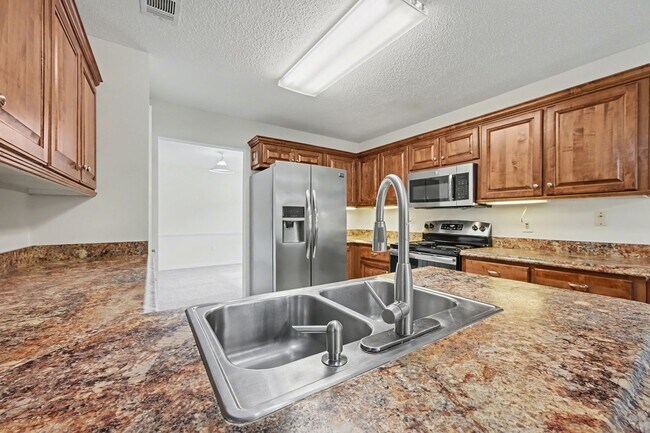 Building Photo - 4 Bedroom in Magnolia Forest in Bluewater Bay!