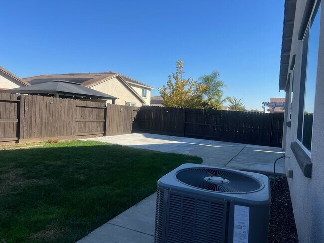 Building Photo - Charming Single-Story 3BR Home in Sacramento – $2,650, Utilities Included