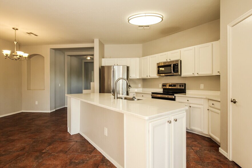 Building Photo - 7253 W Gardenia Ave