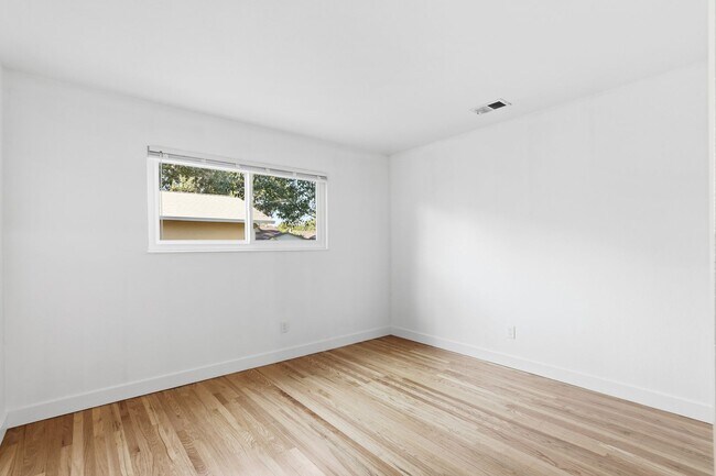 Building Photo - 1611 Clemson Dr
