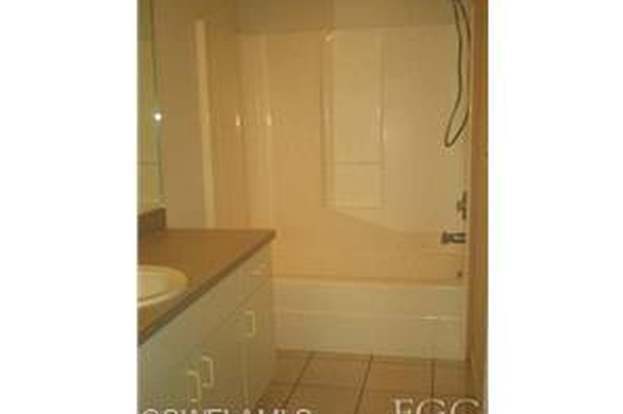 Building Photo - 703 NE 23rd Terrace