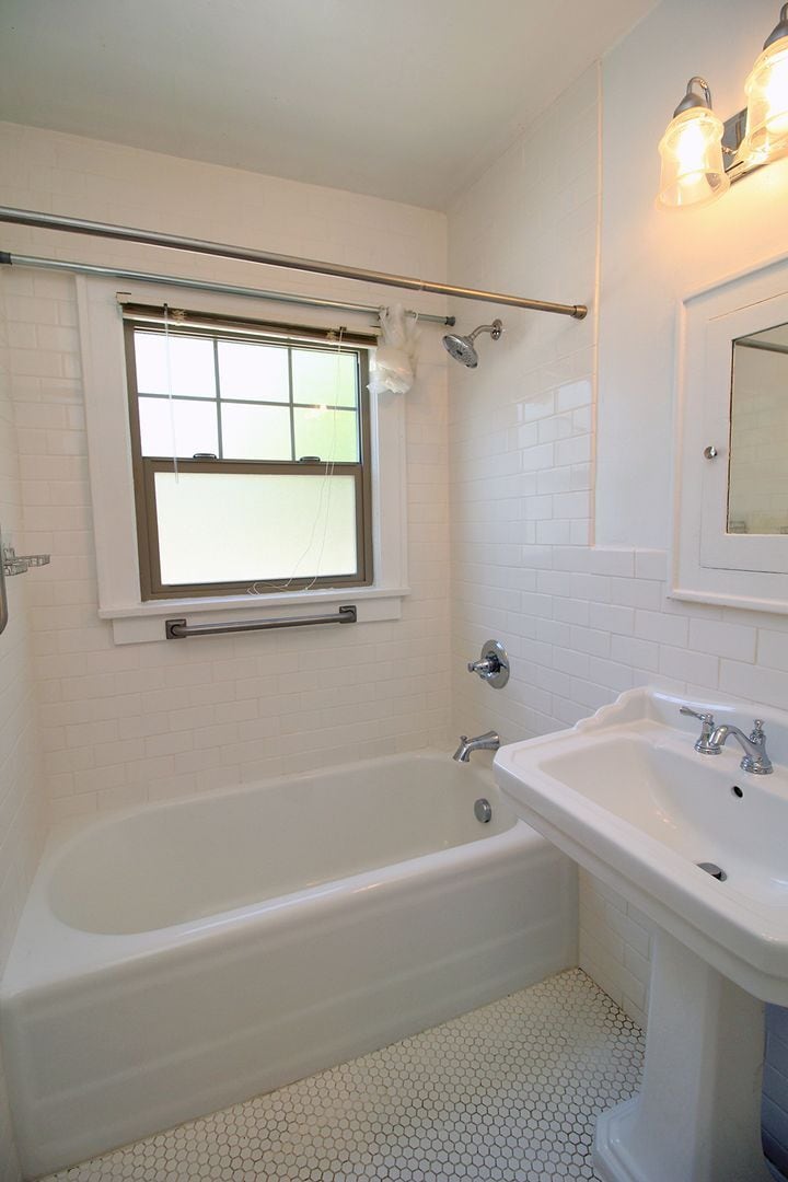 Building Photo - 2905 SE Alder St