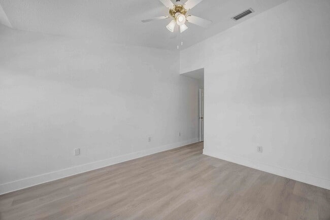 Building Photo - 727 Kensington Lake Cir