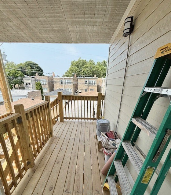 Building Photo - 5852 N Artesian Ave