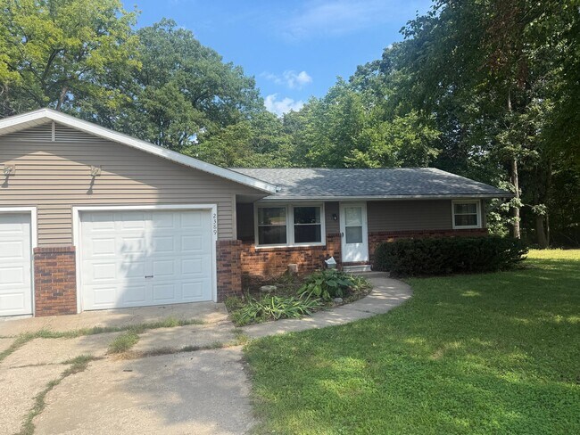 Building Photo - 2389 Hollands Grove Rd