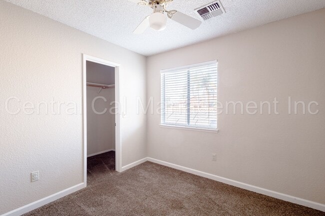 Building Photo - 3 Bedroom/2.5 Bath Home in Silver Creek - $2295 Per Month!