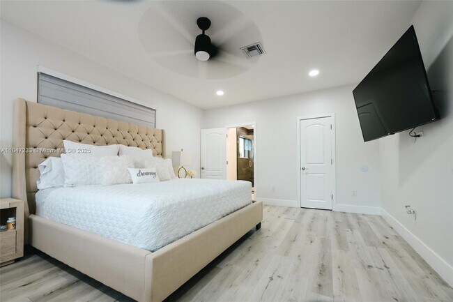 Building Photo - 8450 NW 169th Terrace