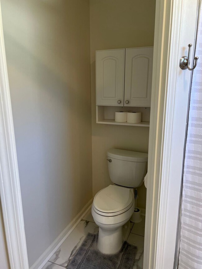 Building Photo - Two Bedroom, Two Bath UNFURNISHED Home in ...