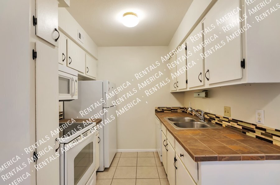 Building Photo - 6311 N Barcelona Ct