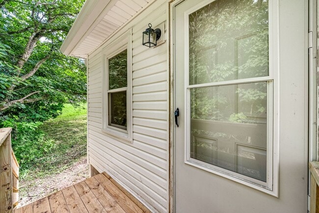 Building Photo - 515 9th St