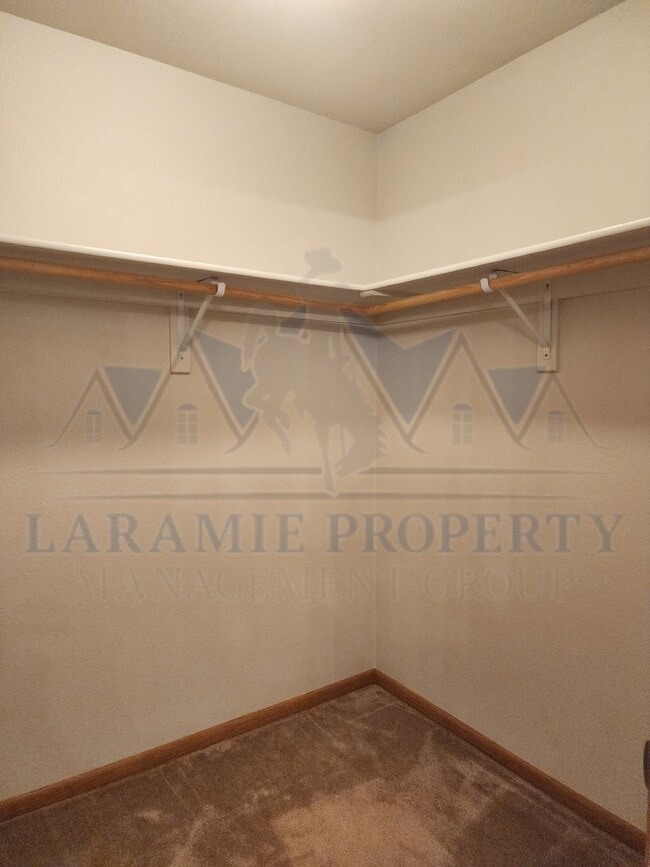 Building Photo - 3 Bed 2 Bath Condo