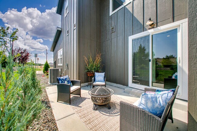 Building Photo - Luxury Townhome in the Heart of Eagle — 3 Beds + 3 Baths + Premium Amenities