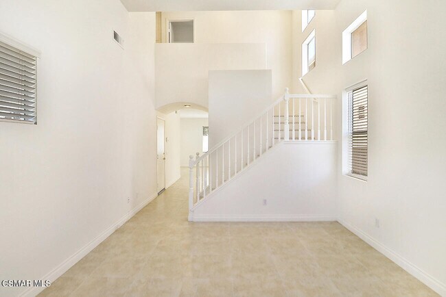 Building Photo - 5505 Salerno Dr