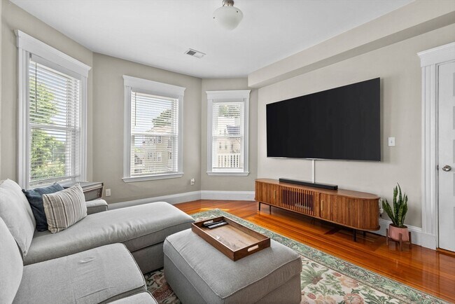 Building Photo - 53 Montvale St