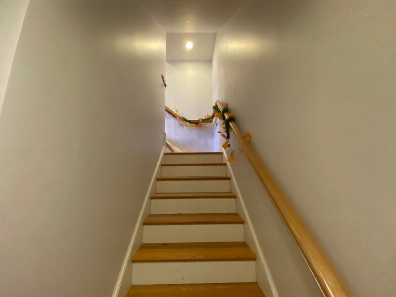 Building Photo - 719 Parker St