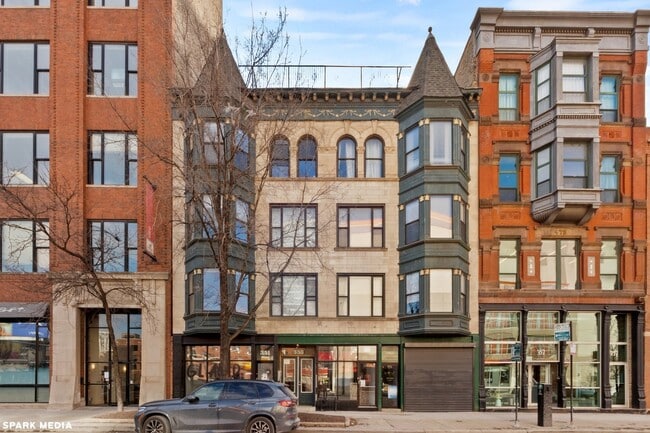 Building Photo - 353 W Chicago Ave