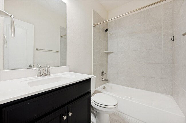 Building Photo - 572 Waterloo Dr
