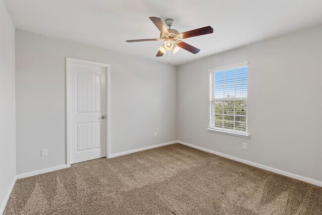 Building Photo - 12123 Parade Park Pl