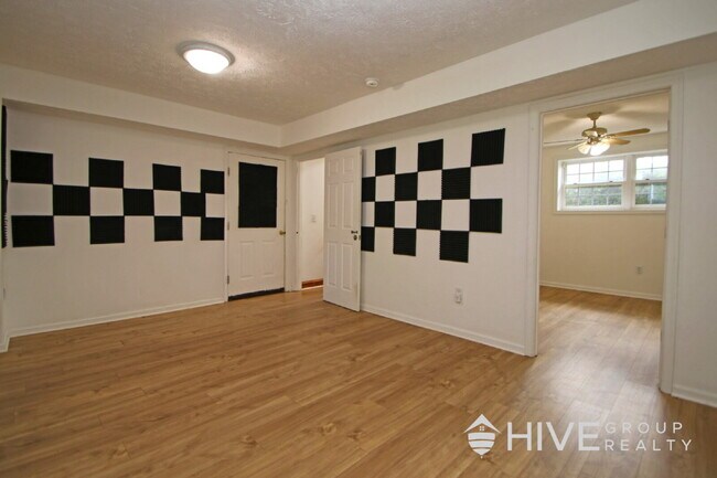 Building Photo - Charming Elkton Home with Space, Style, and a Prime Location!