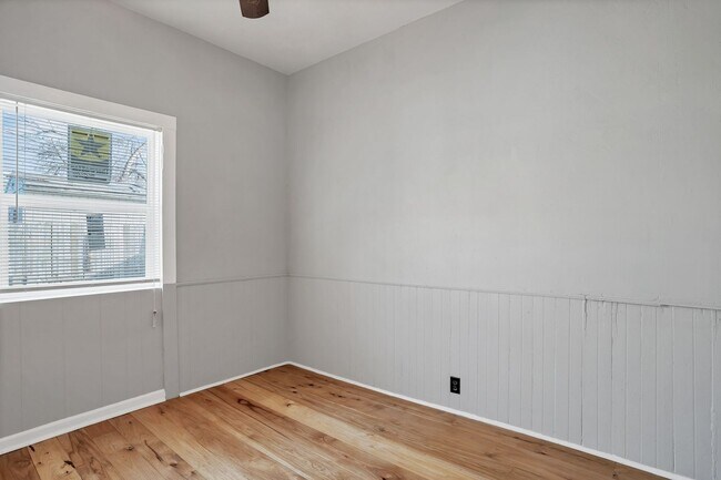 Building Photo - 511 Schirmer St