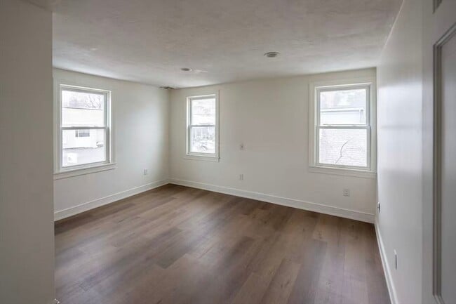 Building Photo - 281 Beach St