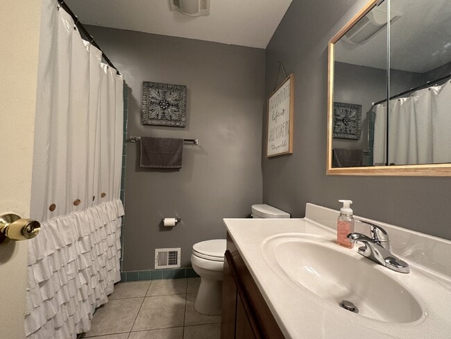 Building Photo - Bright Annandale Home with Screened Porch and Prime Access