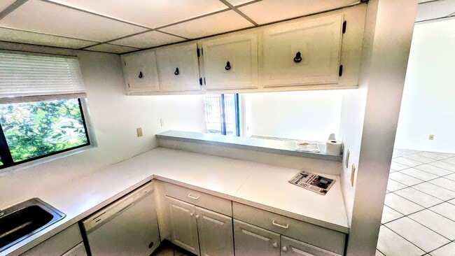 Building Photo - Annual UNfurnished 3-bedroom, 2/ 1/2 bathr...